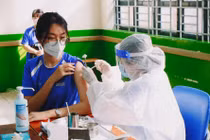 Tiêm vaccine COVID-19 cho học sinh TP.HCM. Ảnh: HCDC 