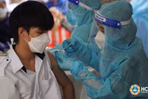 Tiêm vắc xin COVID-19 cho học sinh từ 12-17 tuổi ở TP.HCM. Ảnh: HCDC