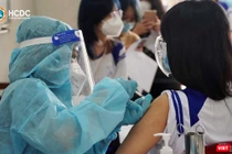 Học sinh ở TP.HCM được đồng loạt tiêm vắc xin ngừa COVID-19. Ảnh: HCDC 