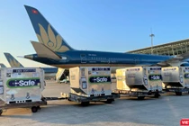 800.000 liều vaccine Covid-19 đã hỏa tốc từ Hà Nội đến TP.HCM, được VNA vận chuyển miễn toàn bộ cước phí (Ảnh: VNA)