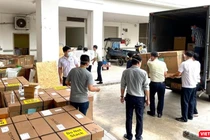 Khẩn trương đưa trang thiết bị, thuốc men về Trung tâm hồi sức COVID-19 