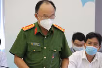 Đại tá Trần Văn Chính - phó giám đốc Công an tỉnh Bình Dương - phát biểu tại cuộc họp báo ngày 17-8 - Ảnh Tuổi Trẻ