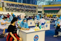 Địa điểm tiêm chủng COVID-19 tại Nhà thi đấu Phú Thọ đã được giãn cách hợp lý trong những ngày cuối chiến dịch (Ảnh: CTV) 