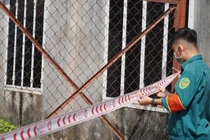 Phong toả khu vực cư trú của BN1453 (Ảnh: TTXVN)