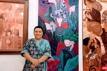 Hoạ sĩ Hà Hùng Dũng tại Cọ Gallery TP.HCM. Ảnh: Hoà Bình