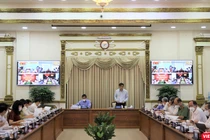 Toàn cảnh cuộc họp UBND TP.HCM họp trực tuyến với lãnh đạo Thành phố Thủ Đức và các quận, huyện chiều 19/10. Ảnh: Linh Nhi 