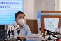 Phó Chủ tịch UBND TP.HCM Dương Anh Đức trao đổi tại buổi họp báo