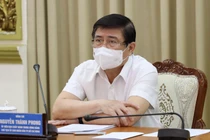 Ông Nguyễn Thành Phong - Chủ tịch UBND TPHCM chỉ đạo tại cuộc họp sáng nay 21/5 - Ảnh Huyền Mai