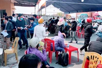 Khai báo y tế tại chốt kiểm dịch Hải Phòng (Ảnh: Hoà Bình) 