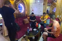 Nhóm khách Trung Quốc, có một người đang trong thời gian tự cách ly. Ảnh: Nguyễn Yên 