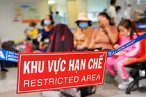 Khu vực hạn chế tiếp xúc tại sân bay Tân Sơn Nhất (Ảnh: CTV) 