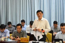 Bộ trưởng Bộ Y tế Nguyễn Thanh Long nhấn mạnh: Bộ Y tế sẽ hỗ trợ ngay tỉnh Vĩnh Long về công tác xét nghiệm, đồng thời lưu ý tỉnh không được chủ quan, lơ là trong công tác phòng chống dịch COVID-19 (Ảnh: BYT) 