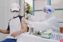 Người đến TP.HCM sẽ được tiêm vaccine ngừa COVID-19 nếu chưa thực hiện đủ nghĩa vụ này. Ảnh: HCDC 