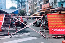 Phong toả khu chợ tự phát Xóm Chiếu để phòng dịch, thực hiện Chỉ thị 10 - Ảnh Hoà Bình