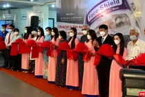 Cắt băng khai mạc triển lãm ảnh và ra mắt sách của nhiếp ảnh gia Nguyễn Á