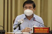 Chủ tịch UBND TP.HCM Nguyễn Thành Phong điều hành cuộc họp khẩn về phòng, chống dịch COVID-19 (Ảnh: TTBC) 