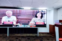 Hai Phó Chủ tịch UBND TP.HCM, ông Võ Văn Hoan và bà Phan Thị Thắng tại cuộc họp trực tuyến chiều 28/1 (Ảnh: Hoà Bình) 