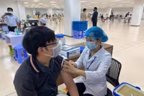 Kiến nghị ưu tiên phân bổ vaccine cho tỉnh Bình Dương tiêm ngừa cho công nhân. Ảnh: BYT 