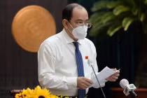 PGS.TS Tăng Chí Thượng - Giám đốc Sở Y tế TP.HCM trả lời về tình trạng hàng ngàn nhân viên y tế xin nghỉ việc. Ảnh: Tuổi trẻ