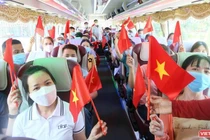  Đoàn y bác sĩ Bệnh viện Đa khoa Trung ương Quảng Nam lên đường hỗ trợ TP.HCM chống dịch COVID-19. Ảnh: Hồ Xuân Mai