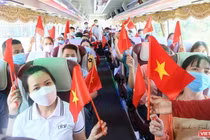  Đoàn y bác sĩ Bệnh viện Đa khoa Trung ương Quảng Nam lên đường hỗ trợ TP.HCM chống dịch COVID-19. Ảnh: Hồ Xuân Mai