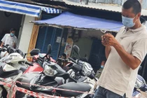 Ông Trương Mạnh Thảo (cán bộ trật tự đô thị phường 2, quận 6) bị bắt vì dẫn mối tiêm vắc xin COVID-19 trái phép - Ảnh: H.T.T.H.