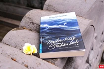 “Muôn kiếp nhân sinh” 1 của GS John Vu - Nguyên Phong gây “sốt” với bạn đọc Việt vì câu chuyện nhân quả, “Muôn kiếp nhân sinh” 2 phân tích nguồn gốc của đại dịch COVID-19 - Ảnh: HB 