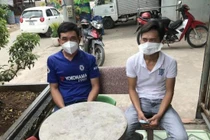 Bị can Phan Phi Hùng (áo xanh) và Phạm Thanh Hập. Ảnh: CAHS 