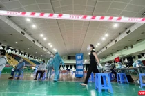 Một điểm tiêm vaccine COVID-19 thực hiện tiêm chủng cho người trên 65 tuổi và người yếu thế ở TP.HCM. Ảnh- Phạm Nguyễn