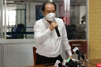 Phó giám đốc Sở Y tế TP.HCM Nguyễn Hoài Nam phát biểu tại buổi làm việc. Ảnh: Huyền Mai 