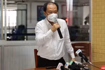 Phó giám đốc Sở Y tế TP.HCM Nguyễn Hoài Nam phát biểu tại buổi làm việc. Ảnh: Huyền Mai 