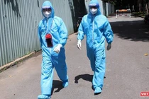 Những chiến binh áo trắng chiến đấu với COVID-19. Ảnh GVT