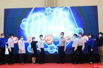 Chung tay cùng các vùng dịch vượt qua làn sóng dữ dội của COVID-19