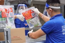 Những túi thuốc yêu thương trao tặng F0. Ảnh HCDC