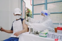 Học sinh trường Lương Thế Vinh ở TP.HCM được tiêm vắc xin ngừa COVID-19