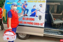 Xe lưu động tiêm vaccine COVID-19 đang thực hiện tiêm chủng tại nhiều khu vực trong tâm dịch TP.HCM