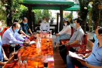 Ông Đoàn Tấn Bửu - Phó Chủ tịch UBND tỉnh, Phó Trưởng ban Thường trực Ban Chỉ đạo phòng, chống dịch COVID-19 tỉnh Đồng Tháp tại cuộc họp sáng 30/1 (Ảnh: CTV) 