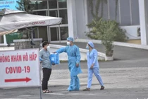 Số ca nhiễm được phát hiện tại BV Bệnh Nhiệt đới tăng chóng mặt, từ 3 ca chỉ điểm đã lên tới 53 ca (Ảnh: Duyên Phan) 