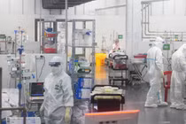 Phòng điều trị bệnh nhân nặng COVID-19 đặt tại Bệnh viện dã chiến số 14, một trong 4 cơ sở điều trị đa tầng đang được duy trì tại TP.HCM. Ảnh: Hoà Bình