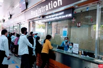 Quầy tiếp nhận bệnh nhân có BHYT tại Bệnh viện ĐH Y Dược TP.HCM (Ảnh: Hoà Bình) 