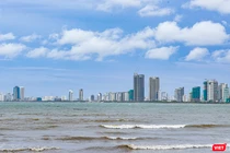 Một góc đô thị Đà Nẵng nhìn từ biển