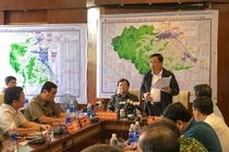 Bộ trưởng Bộ NN&PTNT Nguyễn Xuân Cường tại cuộc họp Ban Chỉ huy tiền phương ứng phó bão số 9