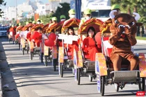 Xích lô du lịch Đà Nẵng trong sự kiện diễu hành trên đường phố Đà Nẵng.
