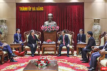 Quang cảnh buổi tiếp đón giữa ông Nguyễn Văn Quảng - Bí thư Thành ủy Đà Nẵng với bà Marie C. Damour - Tổng lãnh sự Hoa Kỳ tại TP HCM (Ảnh Nguyên Thảo)