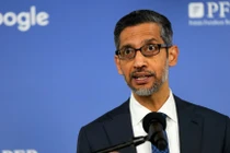 CEO của Alphabet và Google, Sundar Pichai phát biểu với giới truyền thông tại Google Campus ở Warsaw, Ba Lan. Ảnh: Reuters.