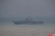 Chiều 8/12, siêu tàu tấn công đổ bộ USS Tripoli (LHA-7) của Hải quân Mỹ đã xuất hiện trên vịnh Đà Nẵng.