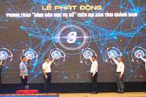 Lãnh đạo tỉnh Quảng Nam phát động phong trào “Bình dân học vụ số”. Ảnh: Thọ Nguyễn.