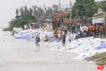 Bờ kè An Lương ở xã Duy Nghĩa sạt lở nghiêm trọng.