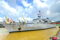 Ngày 14/11, tàu tuần dương Prairial của Hải quân Pháp, do Trung tá Wallerand Faivre D’Arcier làm chỉ huy, đã cập cảng Tiên Sa (TP Đà Nẵng), bắt đầu chuyến thăm xã giao thành phố trong 6 ngày.