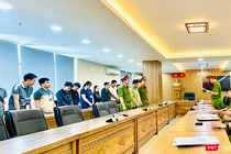 Công an Đà Nẵng tống đạt quyết định khởi tố vụ án, khởi tố 20 bị can.